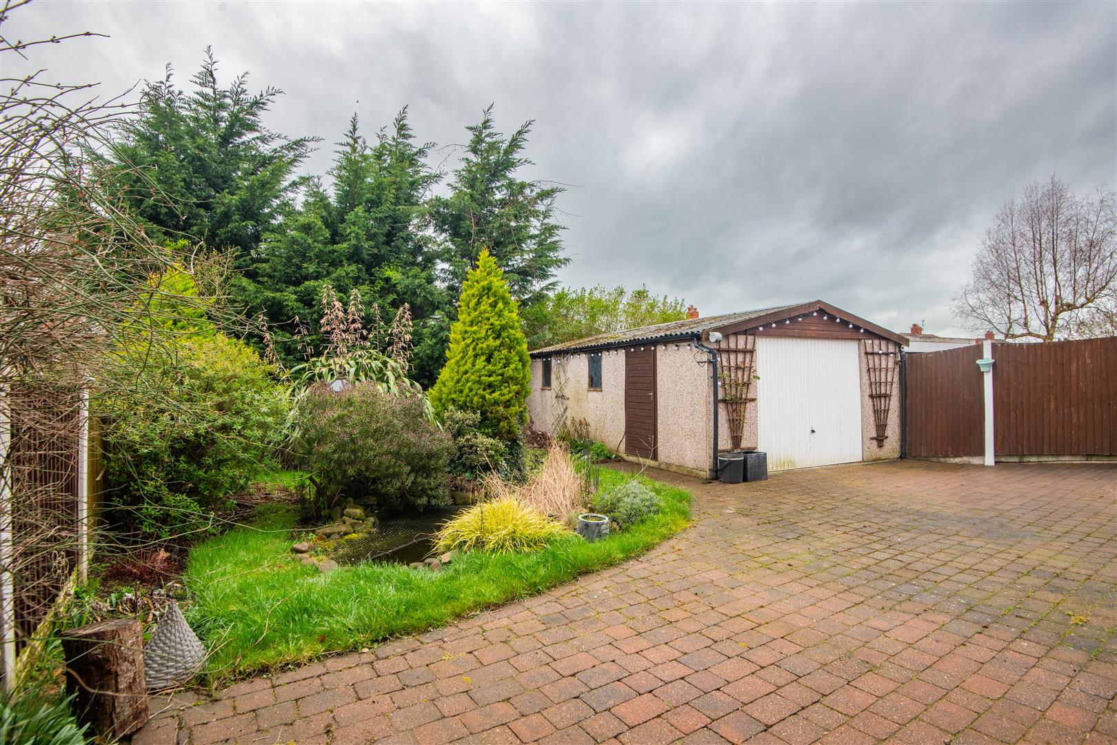 4 bed property in Elm Avenue, Preston